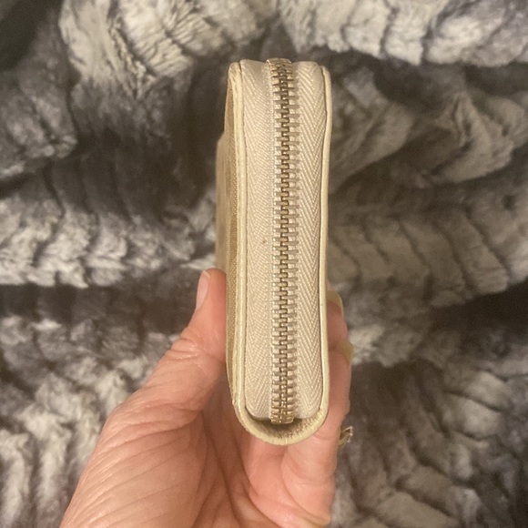 Authentic Gucci GG Monogram Zip Around Wallet - Picture 4 of 14